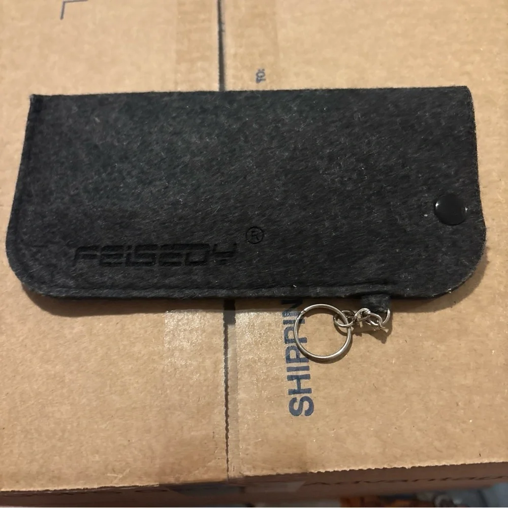 Feisedy Felt Eyeglass Case Snap Closure Keychain Soft Sunglasses Pouch